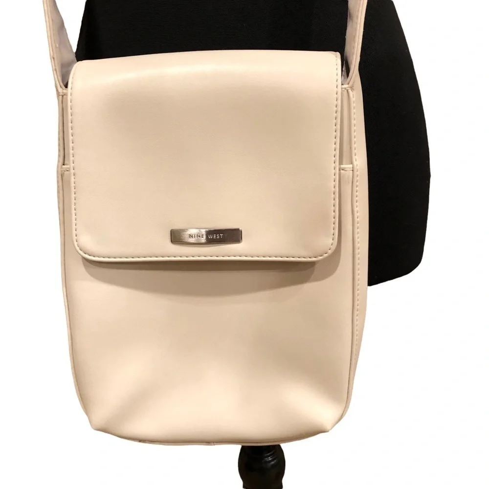 𝅺nine West Crossbody